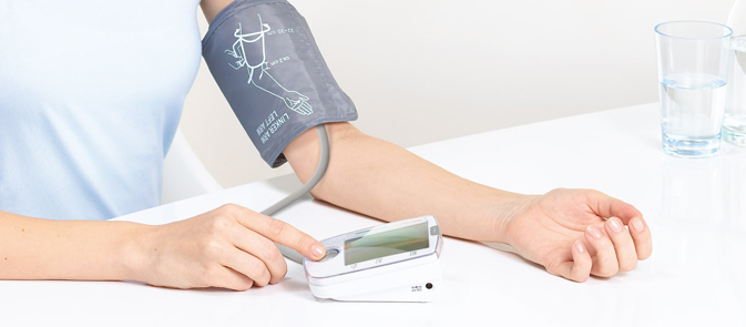 sofa kim pakke Sådan måler du dit blodtryk korrekt | COMACO A/S